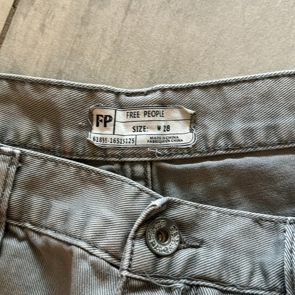 Free People button up gray denim shorts size 28 - Picture 3 of 9